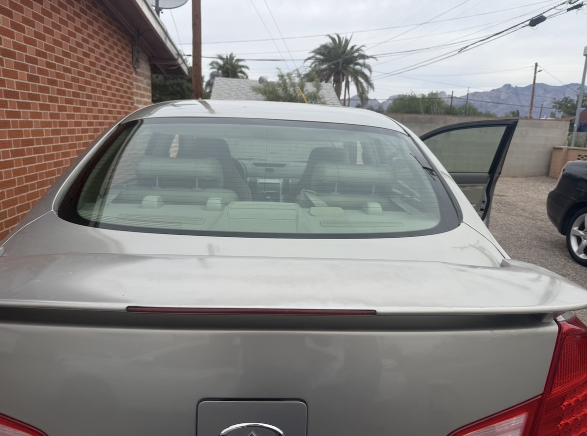 Infiniti G35 rear glass before tint